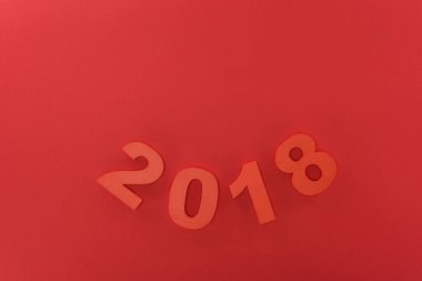 Kırmızı izole kırmızı 2018 işareti görünümünü kapat