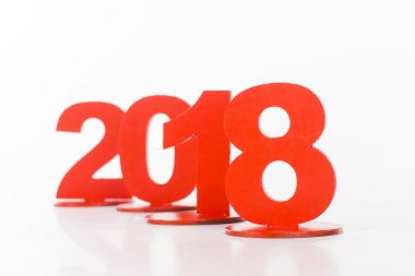 beyaz izole kırmızı 2018 işareti görünümünü kapat