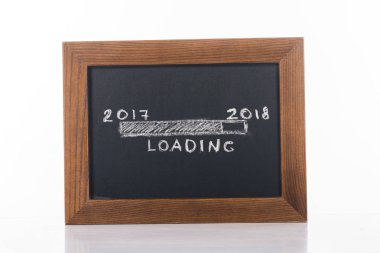 2017-2018 yükleme yazı üzerine beyaz izole ile kara tahta görünümü kadar yakın