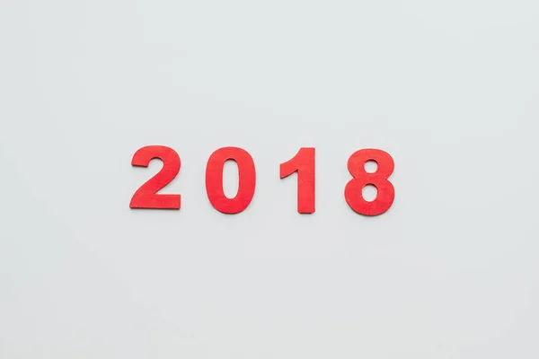 グレーで隔離赤い 2018 記号のクローズ アップ表示 — ストック写真