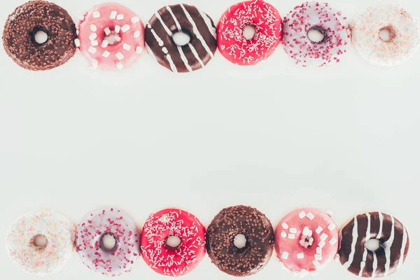 Bovenaanzicht Van Frame Gemaakt Van Verschillende Geglazuurde Donuts — Stockfoto