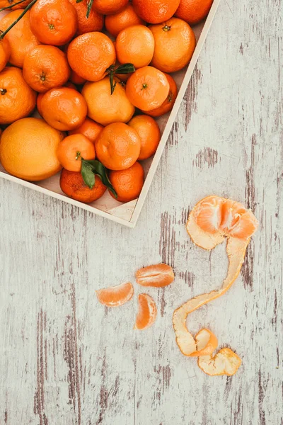 Vlakke Leggen Met Rijpe Mandarijnen Vak Armoedige Houten Tafelblad — Stockfoto