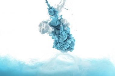 beyaz izole mavi boya sıçramalarına karıştırılması