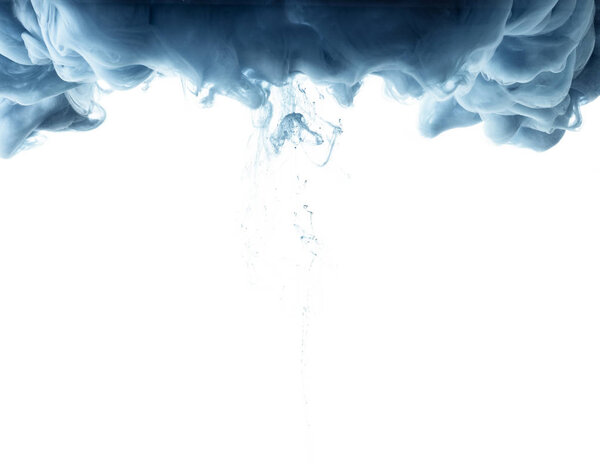 крупным планом увидеть всплеск серых чернил, изолированный на белом
