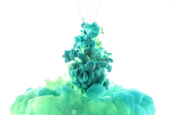 Nahaufnahme Grüner Und Blauer Farbspritzer Isoliert Auf Weiß — Stockfoto