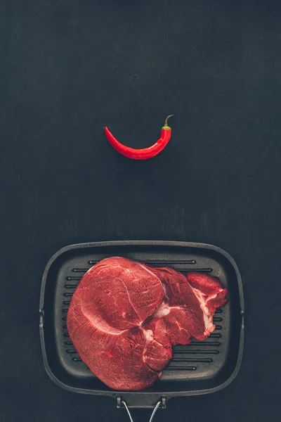 Top View Raw Steak Grill Pan Chili Pepper — Stock Photo, Image