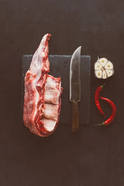 Top view of raw pork ribs slice on stone slate with knife and spices — Stock Image Top View Raw Pork Ribs Slice Stone Slate Knife Spices Stock Photo