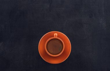 kahve fincan tabağı ile üstten görünüm siyah