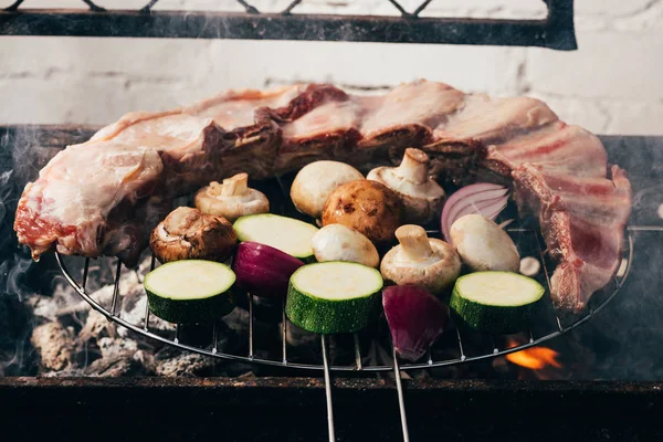 Γκρο Πλαν Θέα Της Νόστιμο Κρέας Λαχανικά Προετοιμασία Στη Σχάρα — Φωτογραφία Αρχείου