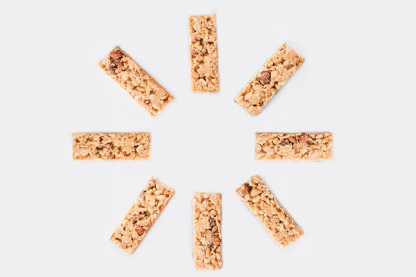 Ovanifrån Solen Formade Granola Barer Isolerad Vit — Stockfoto