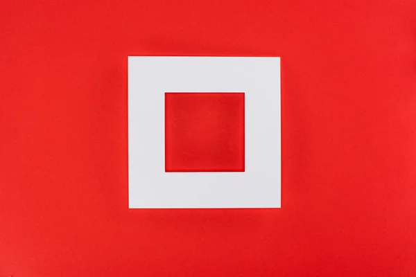 Weißer Rahmen Isoliert Auf Rot Mit Kopierraum — Stockfoto