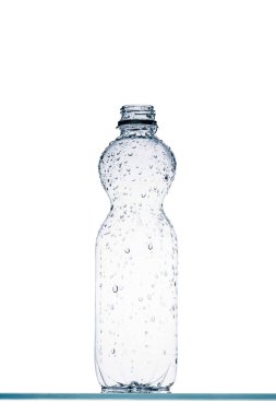 beyaz izole boş ıslak plastik su botle