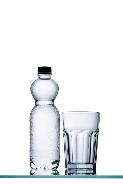 Full Plastic Bottle Water Empty Glass Isolated White — Free Stock Photo