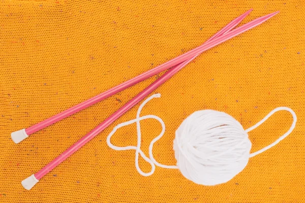 Top View White Yarn Ball Knitting Needles Yellow Knit — Free Stock Photo