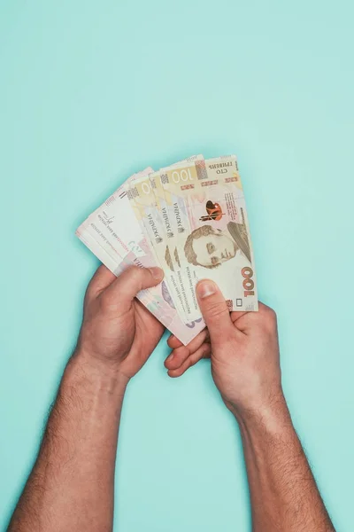 Обрізаний Знімок Чоловік Тримає Купу Українських Гроші Ізольовані Бірюза — стокове фото