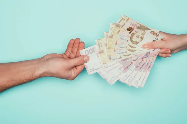 Schnappschuss Von Mann Der Frau Geld Abnimmt Isoliert Auf Türkis — Stockfoto