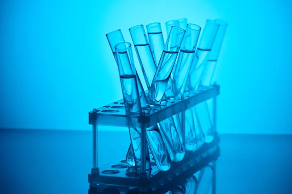 Tubi Vetro Con Liquido Sul Supporto Analisi Chimiche Blu — Foto Stock