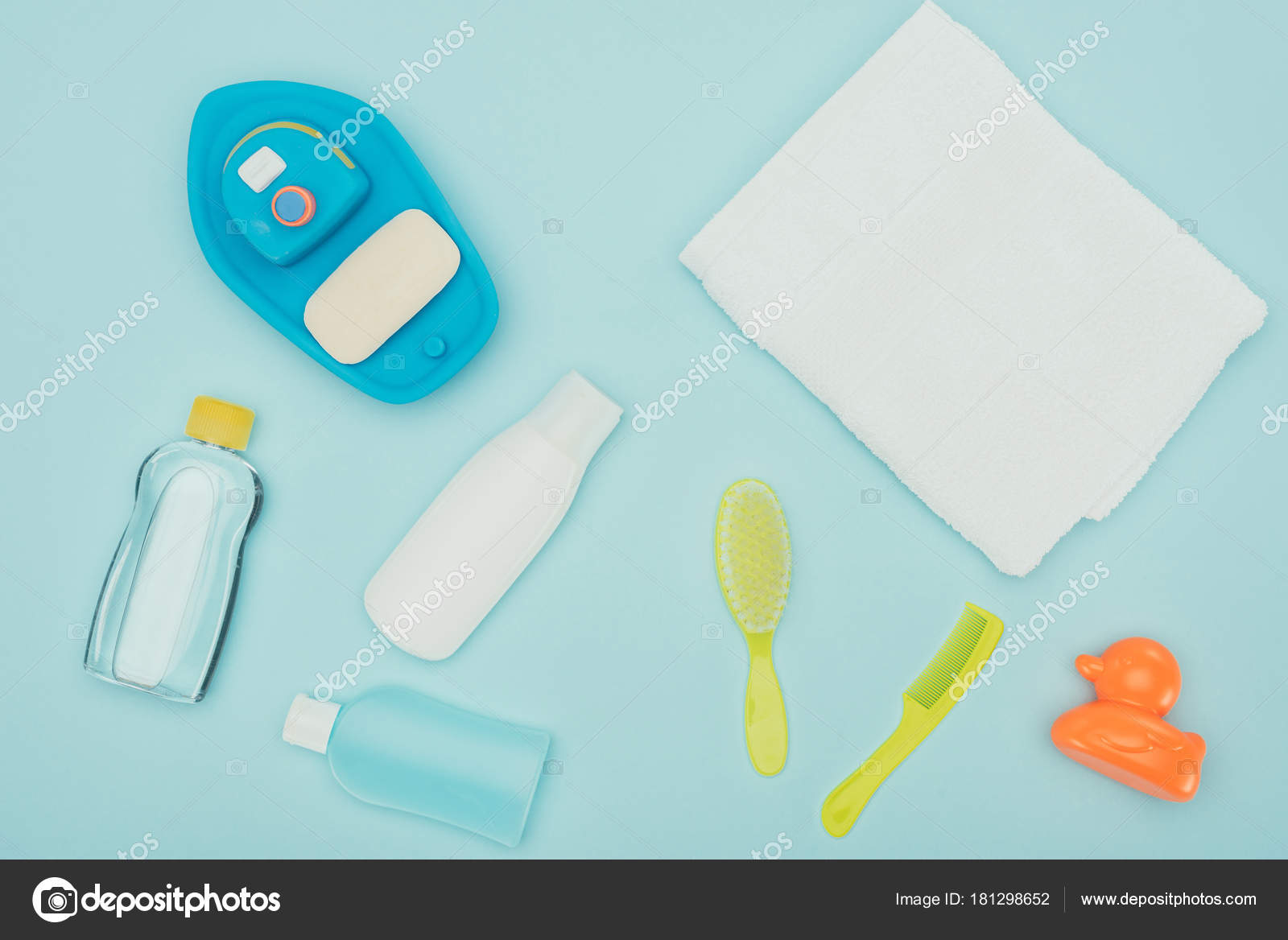 Bovenaanzicht Van Babyspeelgoed Badkameraccessoires Verspreid ... Bovenaanzicht Van Babyspeelgoed Badkameraccessoires Verspreid ...