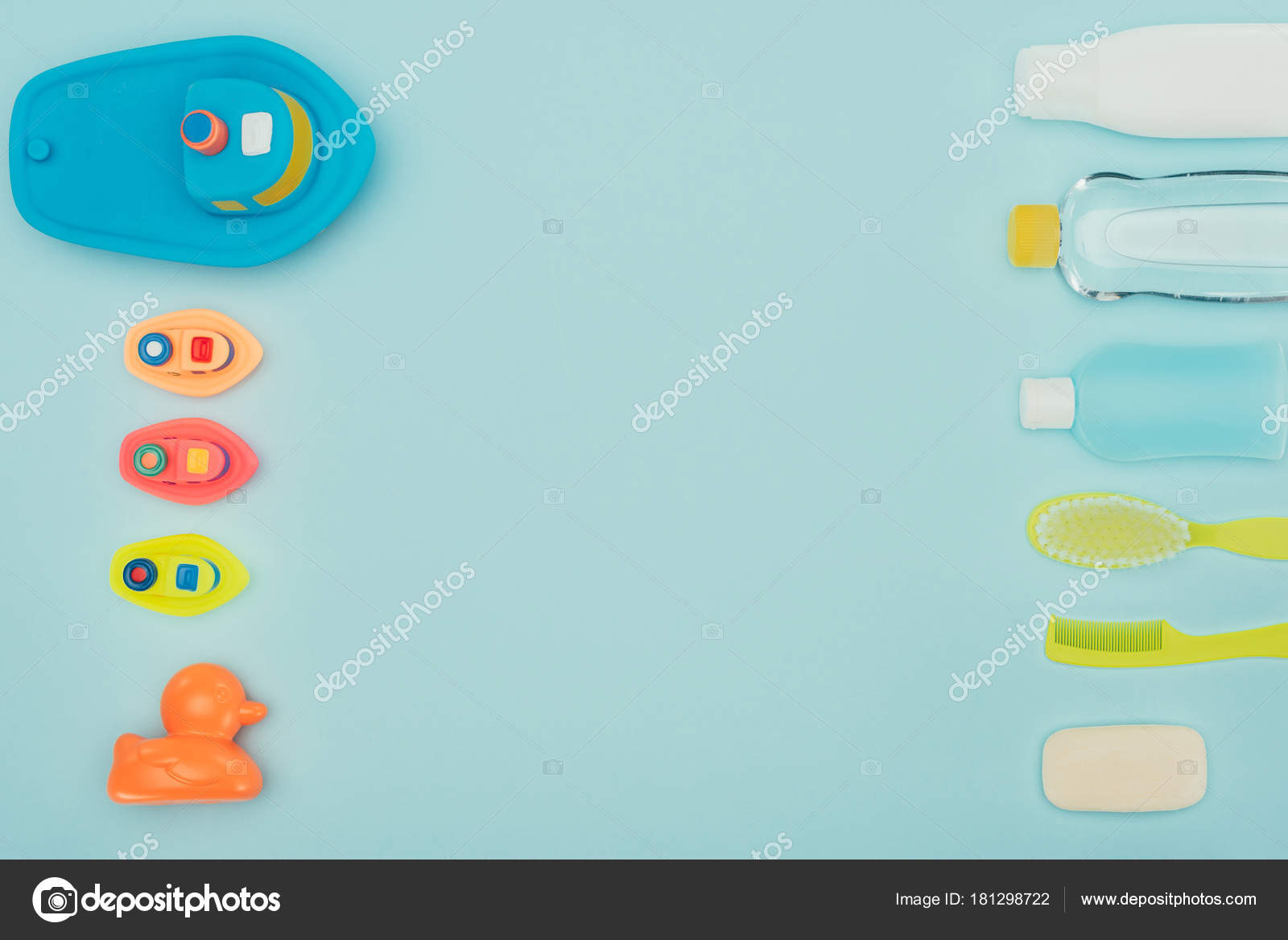 Bovenaanzicht Van Babyspeelgoed Badkameraccessoires Geïsoleerd Blauw ... Bovenaanzicht Van Babyspeelgoed Badkameraccessoires Geïsoleerd Blauw ...