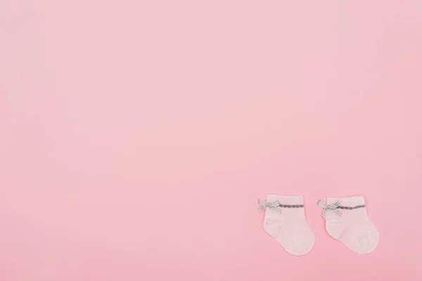 Vista Superior Calcetines Bebé Color Rosa Aislados Rosa —  Fotos de Stock