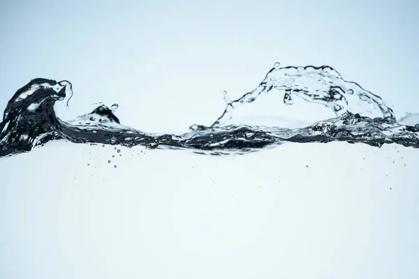 Sfondo Minimalista Con Acqua Limpida Che Scorre Isolata Bianco — Foto Stock