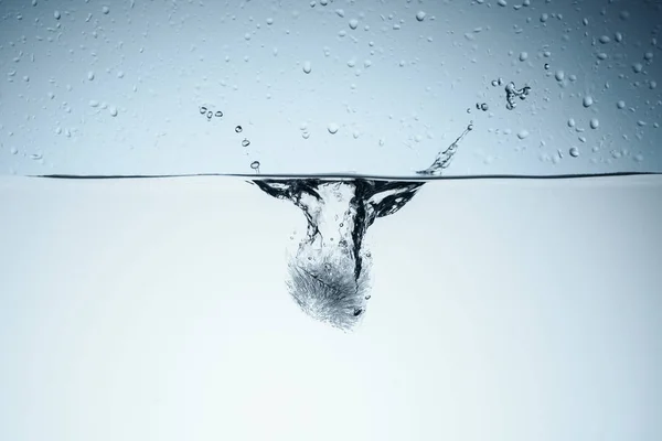 Cubo Hielo Agua Con Gotas Aislado Blanco —  Fotos de Stock