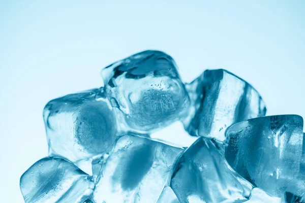 Primer Plano Fusión Cubitos Hielo Aislado Blanco — Foto de Stock