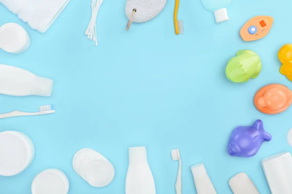 Обрізаний Вид Ватні Тампони Зубні Щітки Іграшки Ванни Косметичний Крем — стокове фото