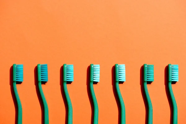 Green Toothbrushes Row Orange Copy Space — Stock Photo, Image