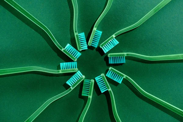 Top View Circle Composition Toothbrushes Green — Stock Photo, Image