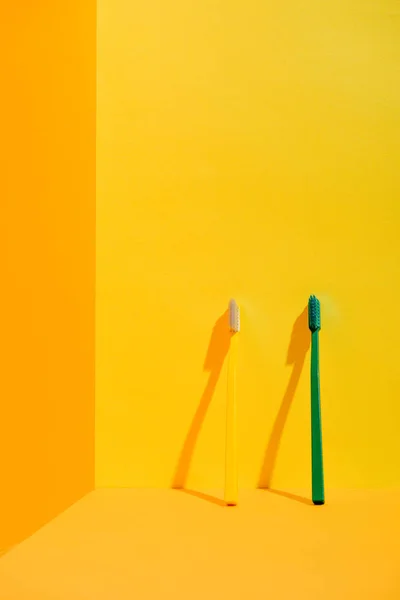 Green Yellow Toothbrushes Orange Wall — Free Stock Photo