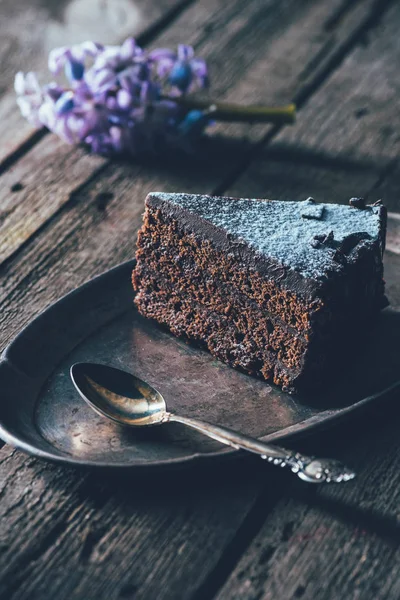 Close View Piece Homemade Cake Metal Plate Wooden Tabletop — Stock Photo, Image