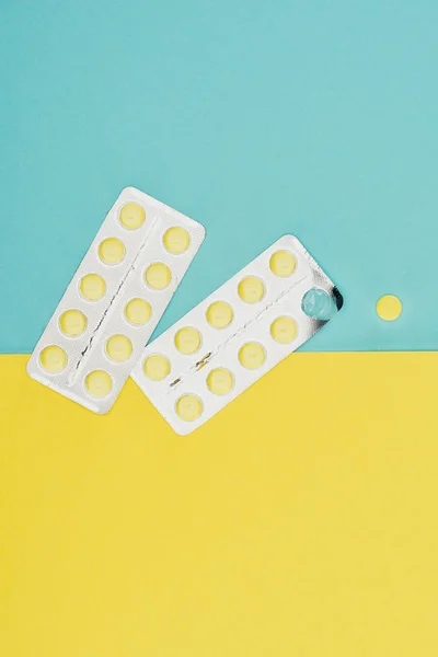 Top View Medicines Isolated Blue Yellow Background — Stock Photo, Image