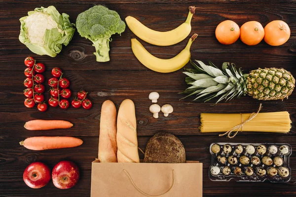 Vista Superior Verduras Frutas Con Pan Pasta Mesa Madera Concepto — Foto de Stock