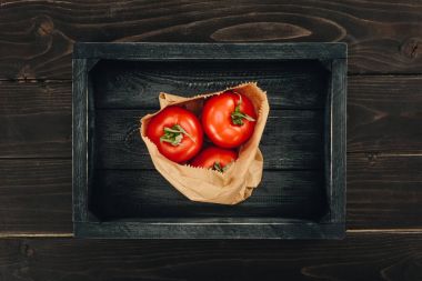 kağıt çanta alışveriş kırmızı domates Üstten Görünüm