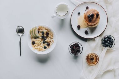 taze sağlıklı lezzetli breakfast üstten görünüm Grey 