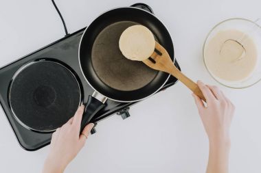 Krep tava Grey üzerinde yemek kişinin Üstten Görünüm