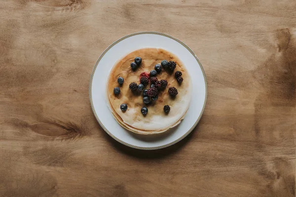 Top View Sweet Homemade Pancakes Healthy Berries Wooden Table — Free Stock Photo