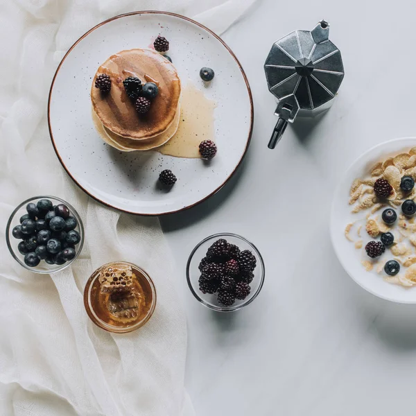 Top View Fresh Homemade Pancakes Honey Berries Coffee Pot Muesli — Free Stock Photo