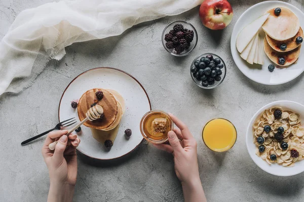 Cropped Shot Person Eating Delicious Homemade Pancakes Honey Fruits Grey — Stock Photo, Image