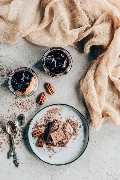 Vue Dessus Délicieux Desserts Chocolat Maison Sucrés Sur Gris — Photo