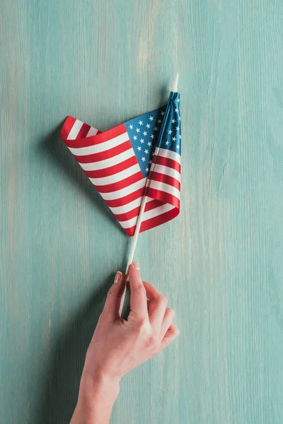 Partial View Woman Holding American Flag Hand Blue Wooden Tabletop — Stock Photo, Image