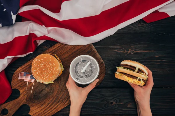 Partial View Woman Holding Burger Soda Drink Presidents Day Celebration — Stock Photo, Image