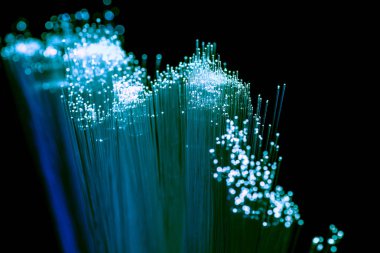 Parlak ışık mavi fiber optik arka planı, iletişim teknoloji yakın çekim
