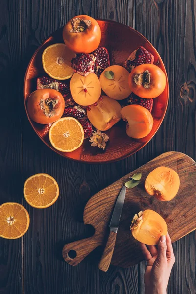 Cropped Image Woman Holding Piece Persimmon — Stock Photo, Image