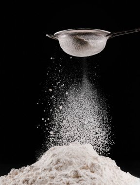 un elek siyah izole kazık düşüyor