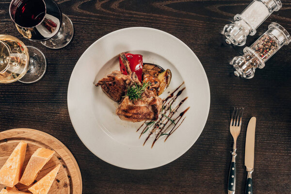 top view of grilled chicken with vegetables on plate on table