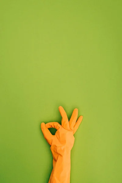 Bijgesneden Afbeelding Van Vrouw Teken Rubberen Handschoen Geïsoleerd Groen Tonen — Stockfoto