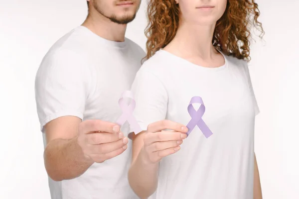 Teilansicht Des Paares Mit Bewusstseinsbändern Verschiedenen Farben Isoliert Auf Weiß — Stockfoto
