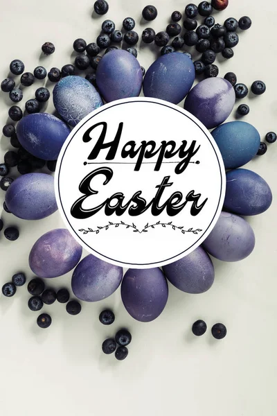 Violet Painted Chicken Eggs Blueberries Happy Easter Inscription Grey — Free Stock Photo